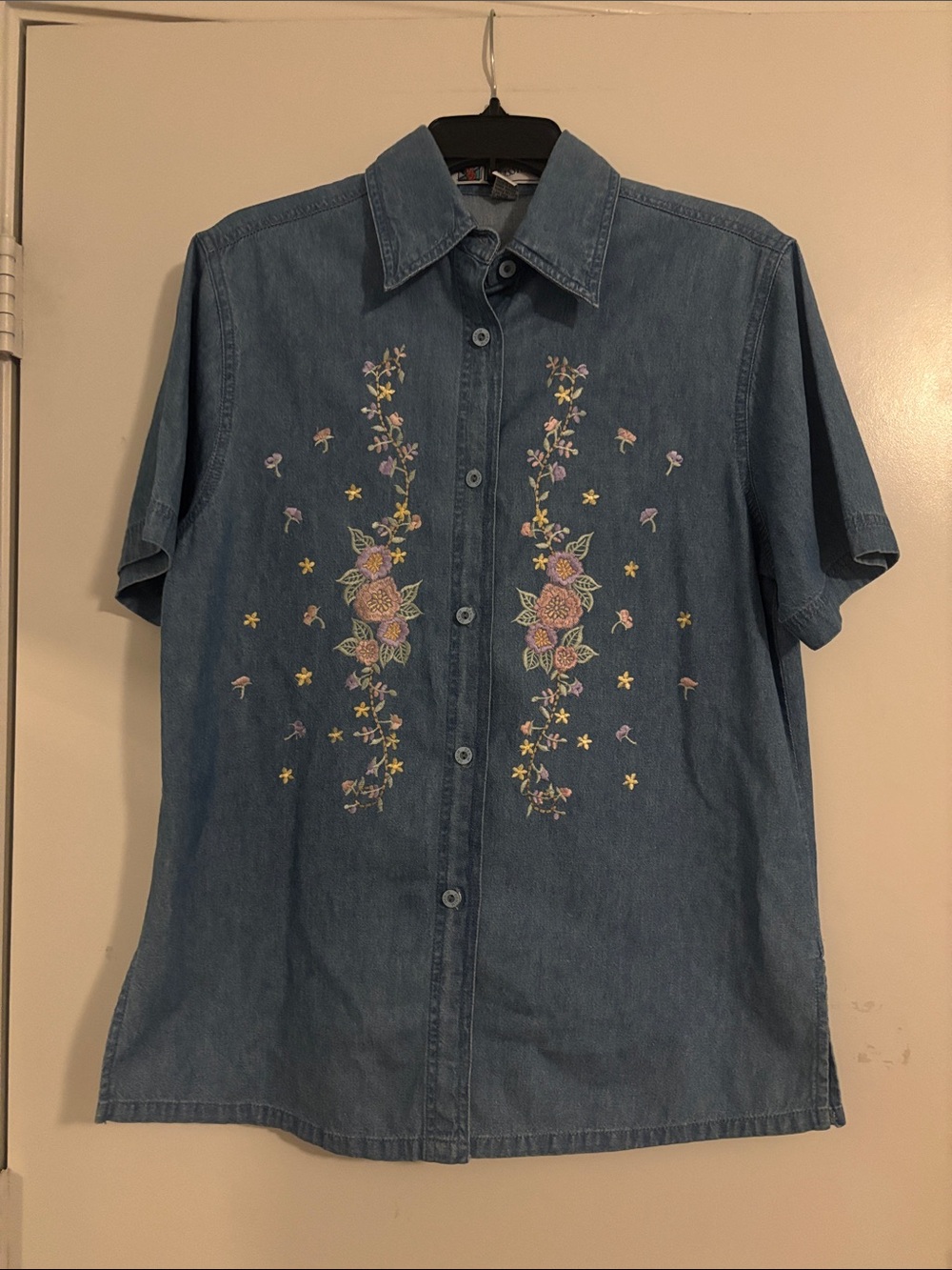 Embroidered Short-Sleeve Denim Button-Down Shirt - Blue